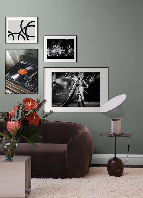 gallery-wall-iconic-livingroom.jpg